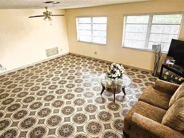 665 SE 7th Pl, Hialeah FL 33010