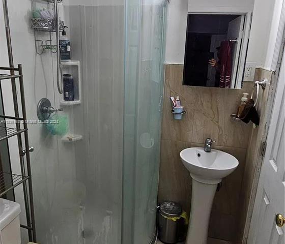 665 SE 7th Pl, Hialeah FL 33010