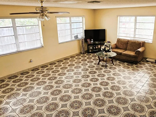 665 SE 7th Pl, Hialeah FL 33010