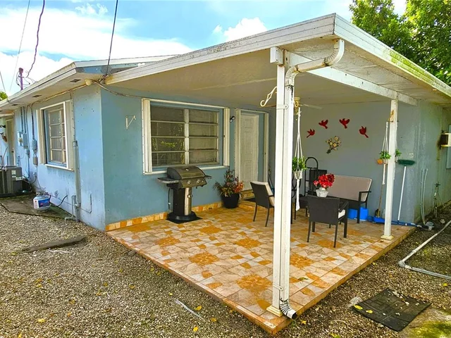 665 SE 7th Pl, Hialeah FL 33010