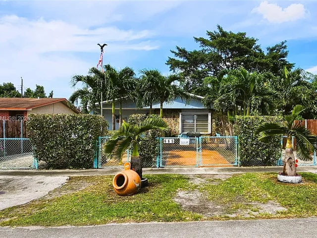 665 SE 7th Pl, Hialeah FL 33010