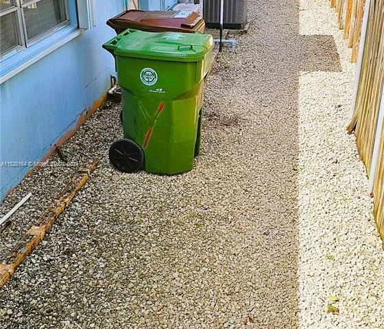 665 SE 7th Pl, Hialeah FL 33010