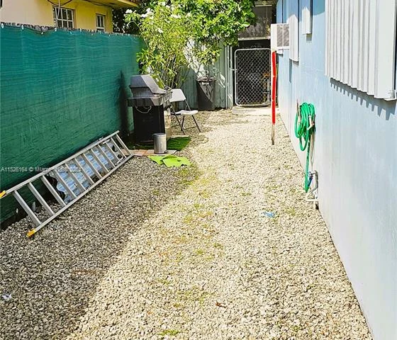 665 SE 7th Pl, Hialeah FL 33010