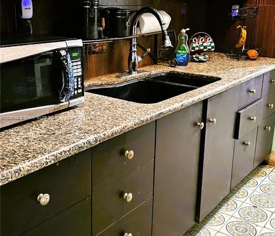 665 SE 7th Pl, Hialeah FL 33010