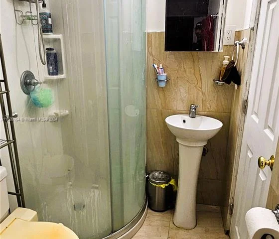 665 SE 7th Pl, Hialeah FL 33010