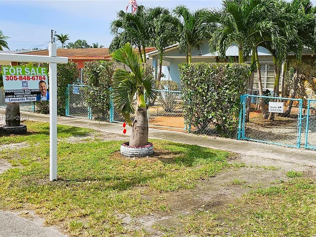 665 SE 7th Pl, Hialeah FL 33010