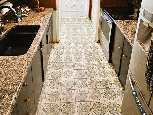 665 SE 7th Pl, Hialeah FL 33010