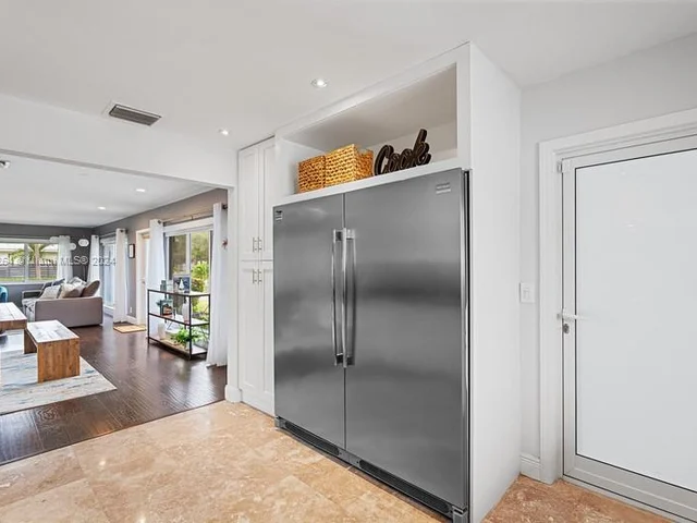 2200 SE 19 St, Fort Lauderdale FL 33316