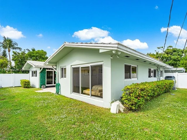 2200 SE 19 St, Fort Lauderdale FL 33316