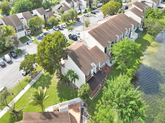 9139 Fontainebleau Blvd # 8, Miami FL 33172