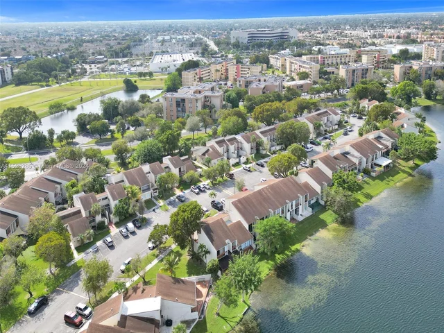 9139 Fontainebleau Blvd # 8, Miami FL 33172