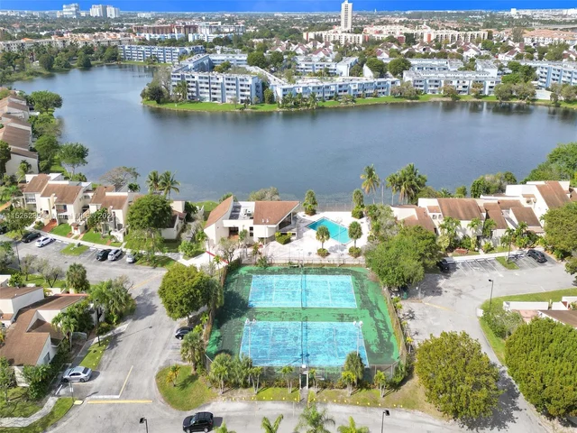 9139 Fontainebleau Blvd # 8, Miami FL 33172