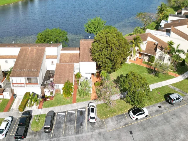 9139 Fontainebleau Blvd # 8, Miami FL 33172