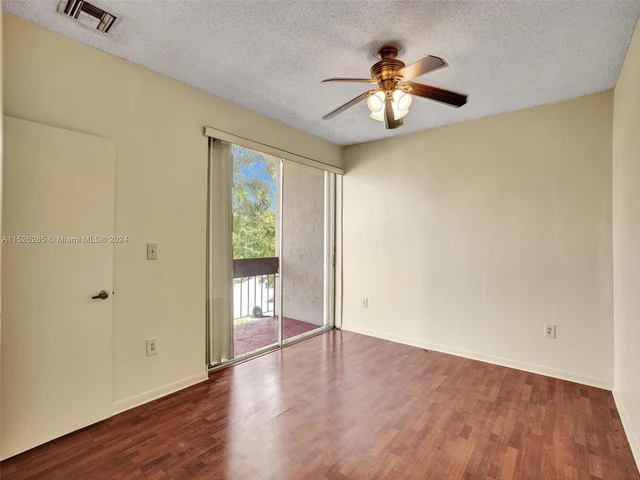 9139 Fontainebleau Blvd # 8, Miami FL 33172