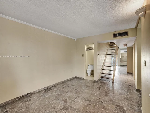 9139 Fontainebleau Blvd # 8, Miami FL 33172