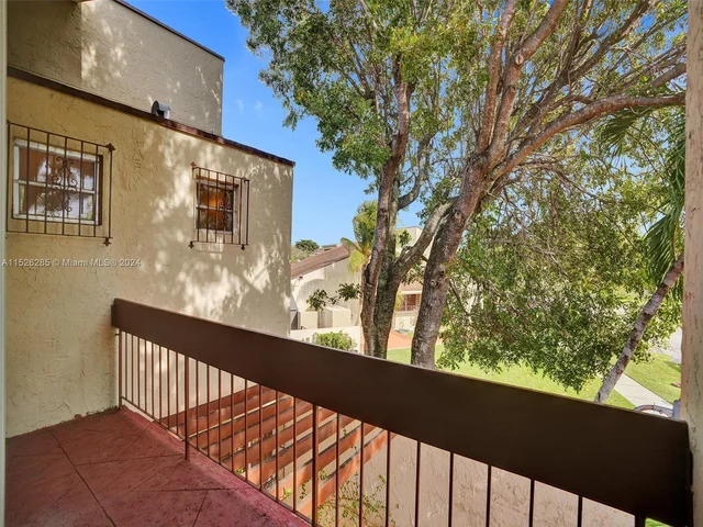 9139 Fontainebleau Blvd # 8, Miami FL 33172