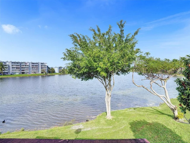 9139 Fontainebleau Blvd # 8, Miami FL 33172