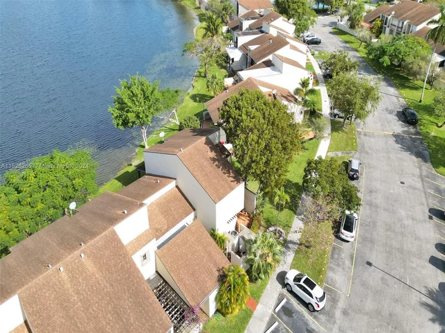 9139 Fontainebleau Blvd # 8, Miami FL 33172