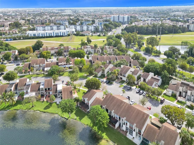 9139 Fontainebleau Blvd # 8, Miami FL 33172