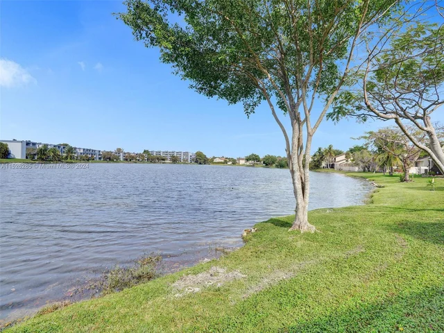 9139 Fontainebleau Blvd # 8, Miami FL 33172