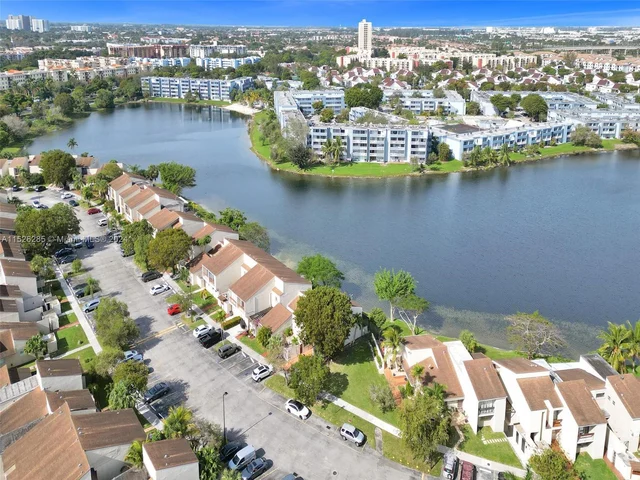 9139 Fontainebleau Blvd # 8, Miami FL 33172