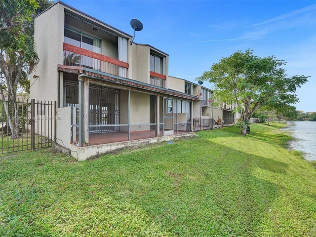 9139 Fontainebleau Blvd # 8, Miami FL 33172