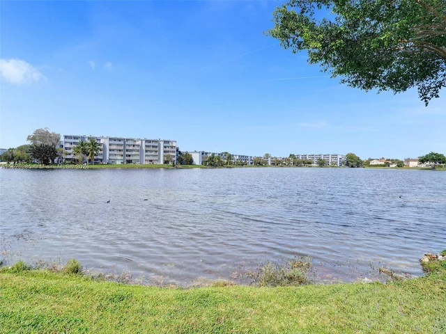 9139 Fontainebleau Blvd # 8, Miami FL 33172