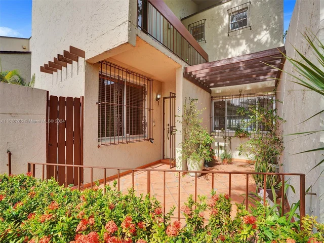 9139 Fontainebleau Blvd # 8, Miami FL 33172