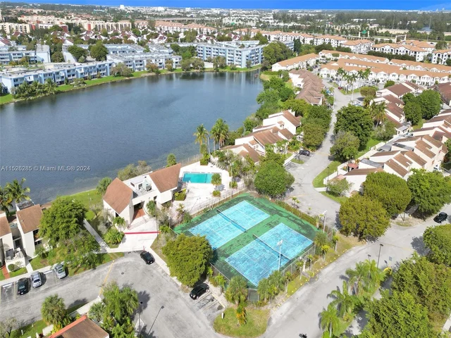 9139 Fontainebleau Blvd # 8, Miami FL 33172