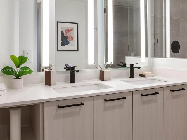 221 SW 12th St, Miami FL 33130