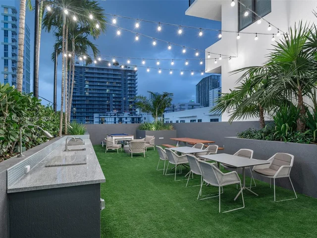 221 SW 12th St, Miami FL 33130