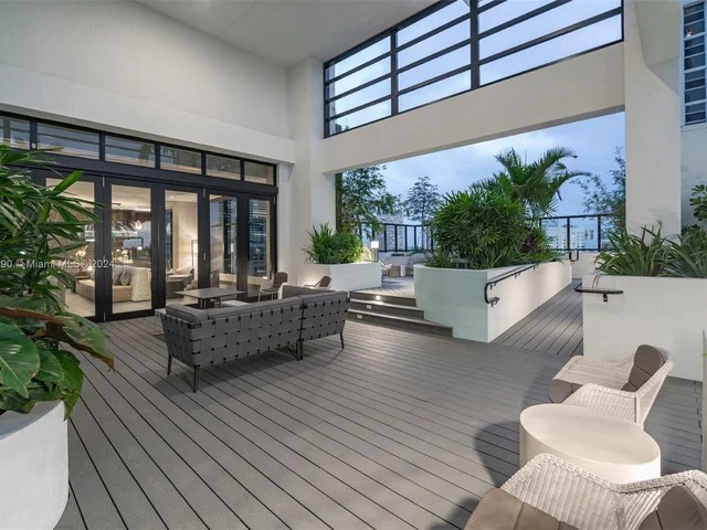 221 SW 12th St, Miami FL 33130