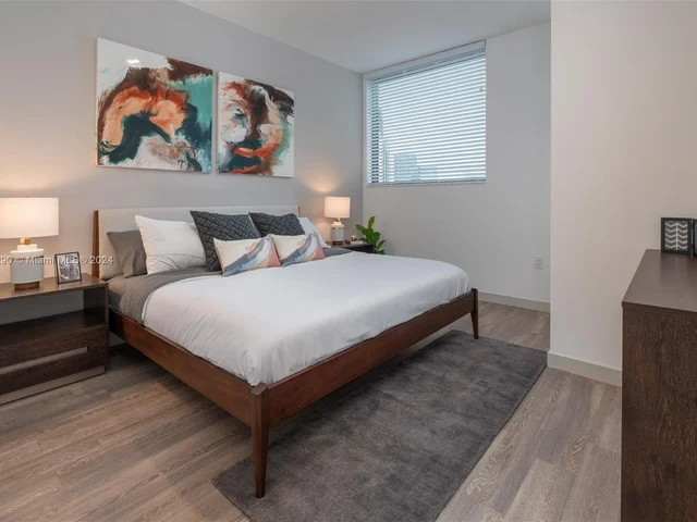 221 SW 12th St, Miami FL 33130