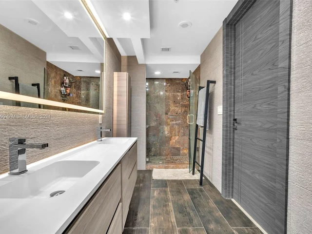 2401 N Ocean Blvd # 303, Fort Lauderdale FL 33305