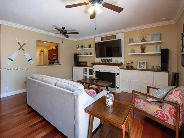 9008 NW 54th St # 9008, Sunrise FL 33351