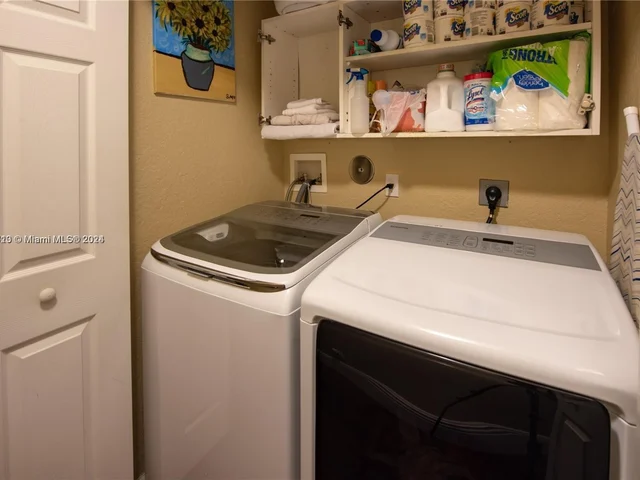 9008 NW 54th St # 9008, Sunrise FL 33351