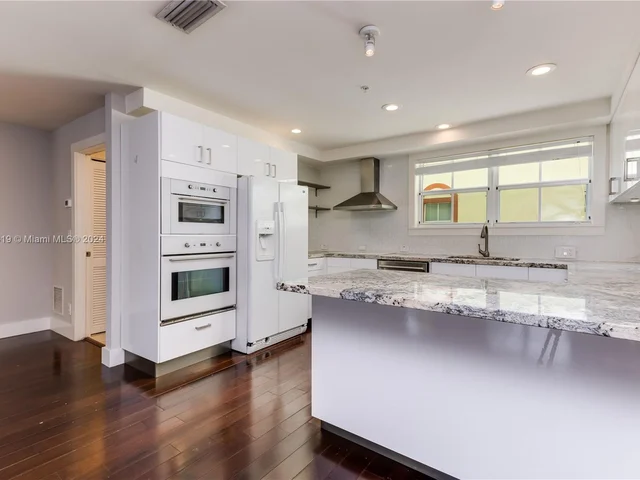 623 NE 8th Ave, Fort Lauderdale FL 33304