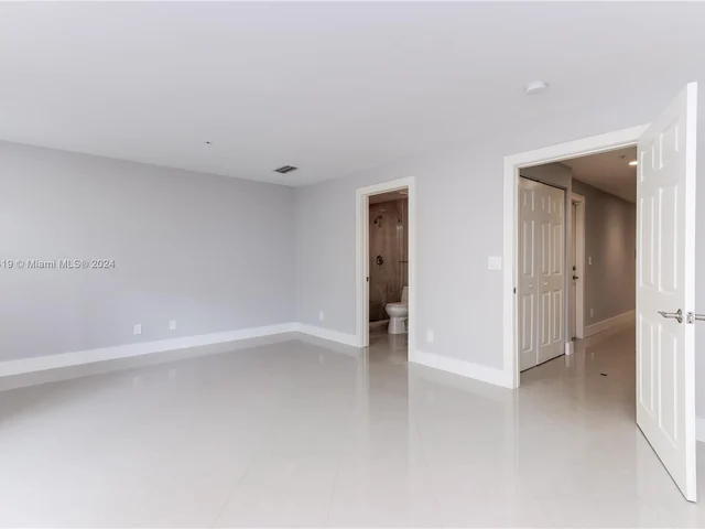 623 NE 8th Ave, Fort Lauderdale FL 33304