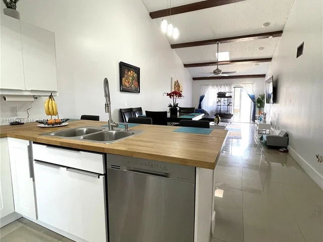 1744 NW 71st Ave # 117, Plantation FL 33313