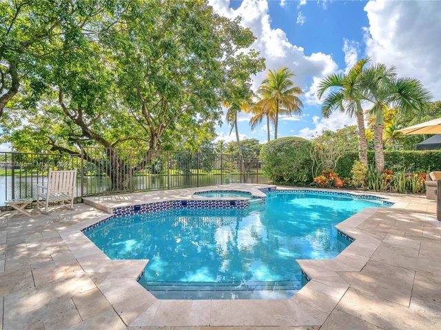 1020 Creekford Dr, Weston FL 33326