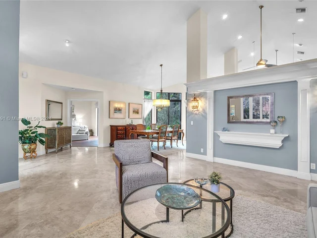 1020 Creekford Dr, Weston FL 33326