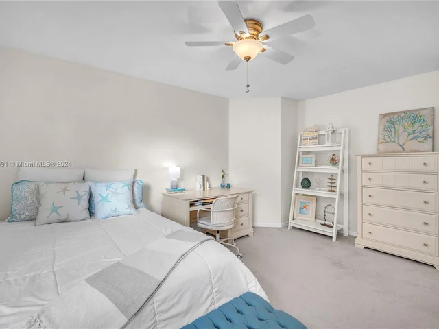 1020 Creekford Dr, Weston FL 33326