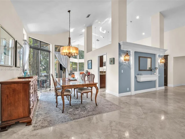 1020 Creekford Dr, Weston FL 33326