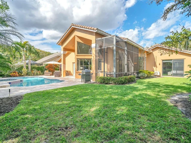 1020 Creekford Dr, Weston FL 33326