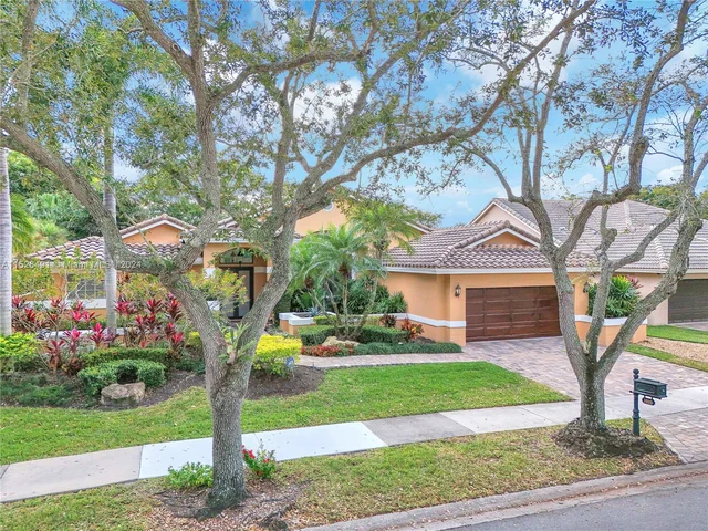 1020 Creekford Dr, Weston FL 33326