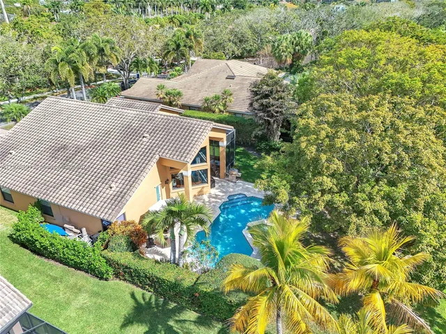 1020 Creekford Dr, Weston FL 33326