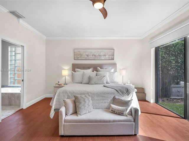 1020 Creekford Dr, Weston FL 33326