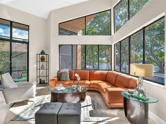 1020 Creekford Dr, Weston FL 33326