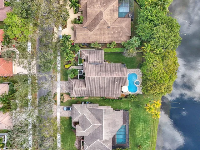 1020 Creekford Dr, Weston FL 33326