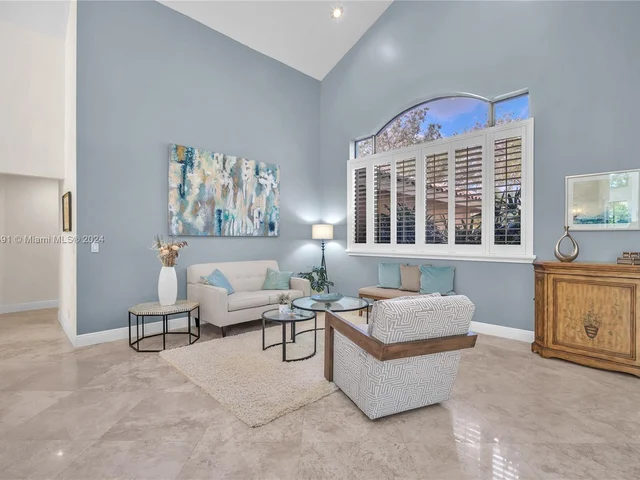 1020 Creekford Dr, Weston FL 33326